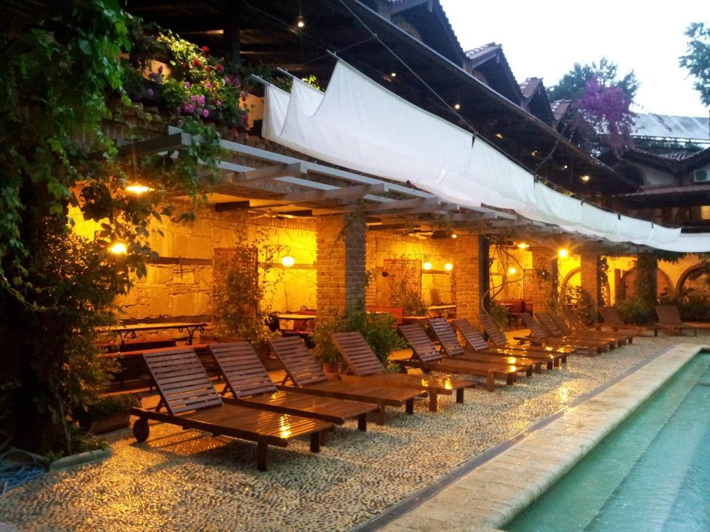 Hotel Restaurant Bujtina E Gjelit Tirana Bagian luar foto