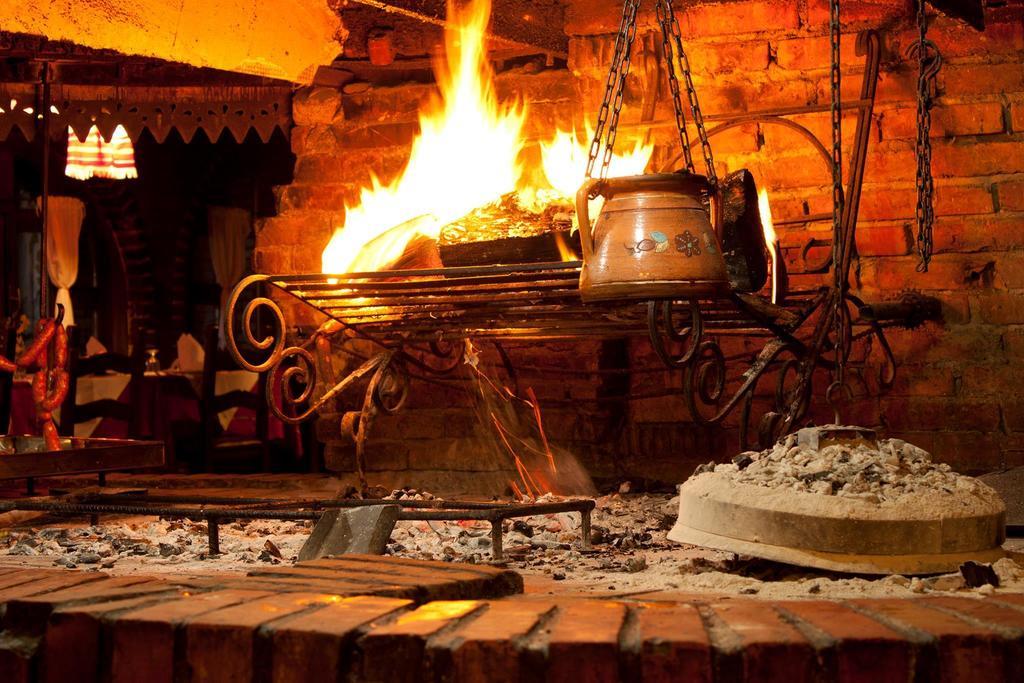 Hotel Restaurant Bujtina E Gjelit Tirana Bagian luar foto
