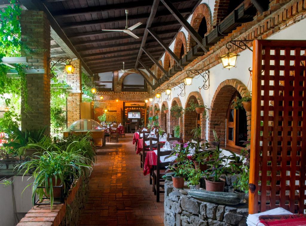 Hotel Restaurant Bujtina E Gjelit Tirana Bagian luar foto