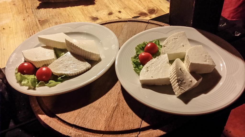 Hotel Restaurant Bujtina E Gjelit Tirana Bagian luar foto