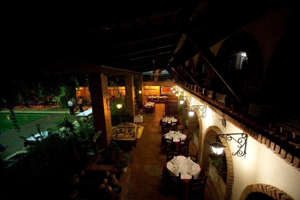 Hotel Restaurant Bujtina E Gjelit Tirana Bagian luar foto