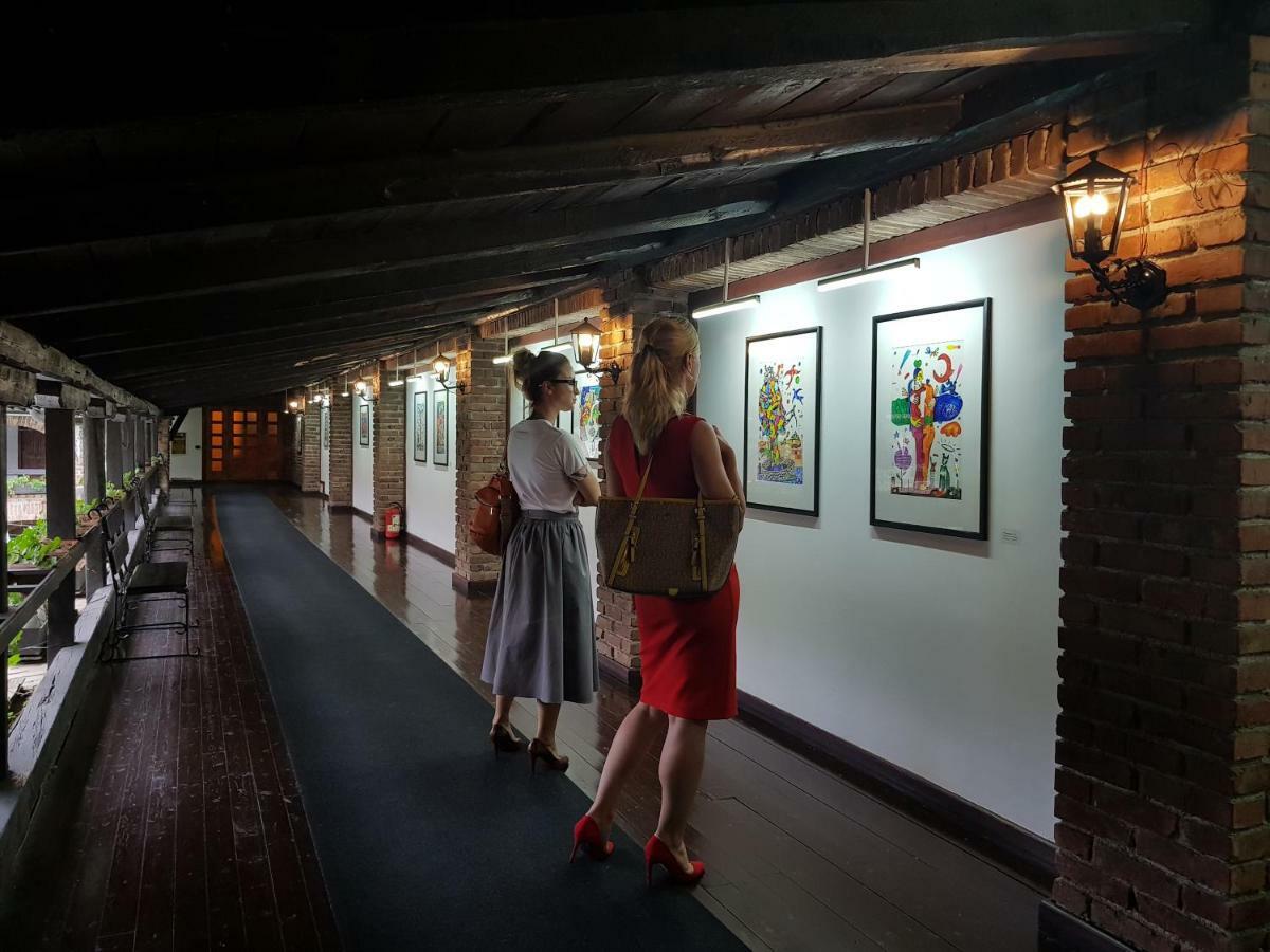 Hotel Restaurant Bujtina E Gjelit Tirana Bagian luar foto