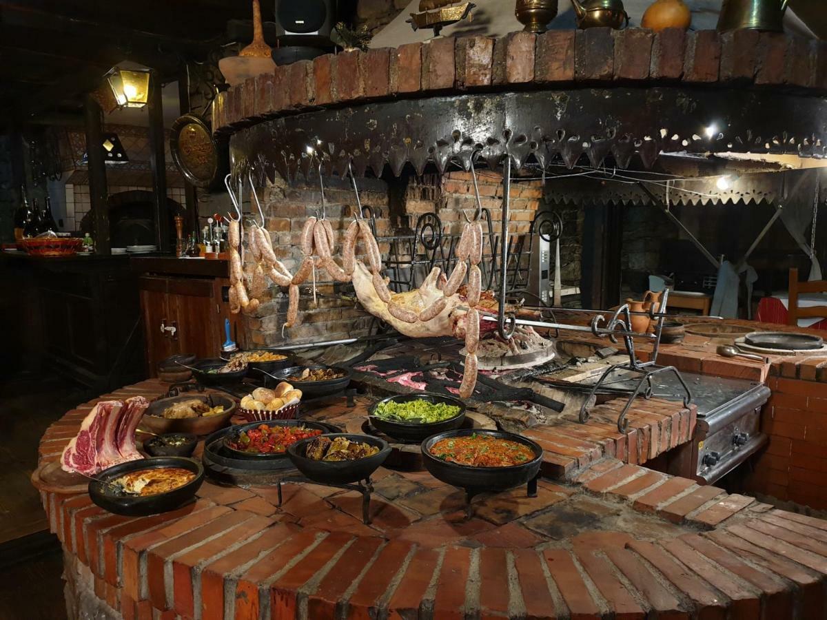 Hotel Restaurant Bujtina E Gjelit Tirana Bagian luar foto
