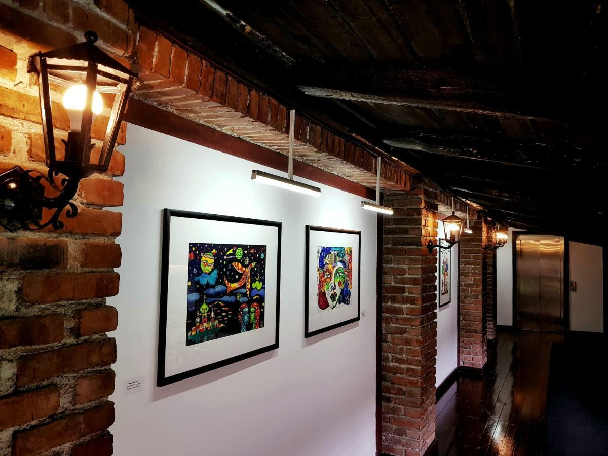 Hotel Restaurant Bujtina E Gjelit Tirana Bagian luar foto