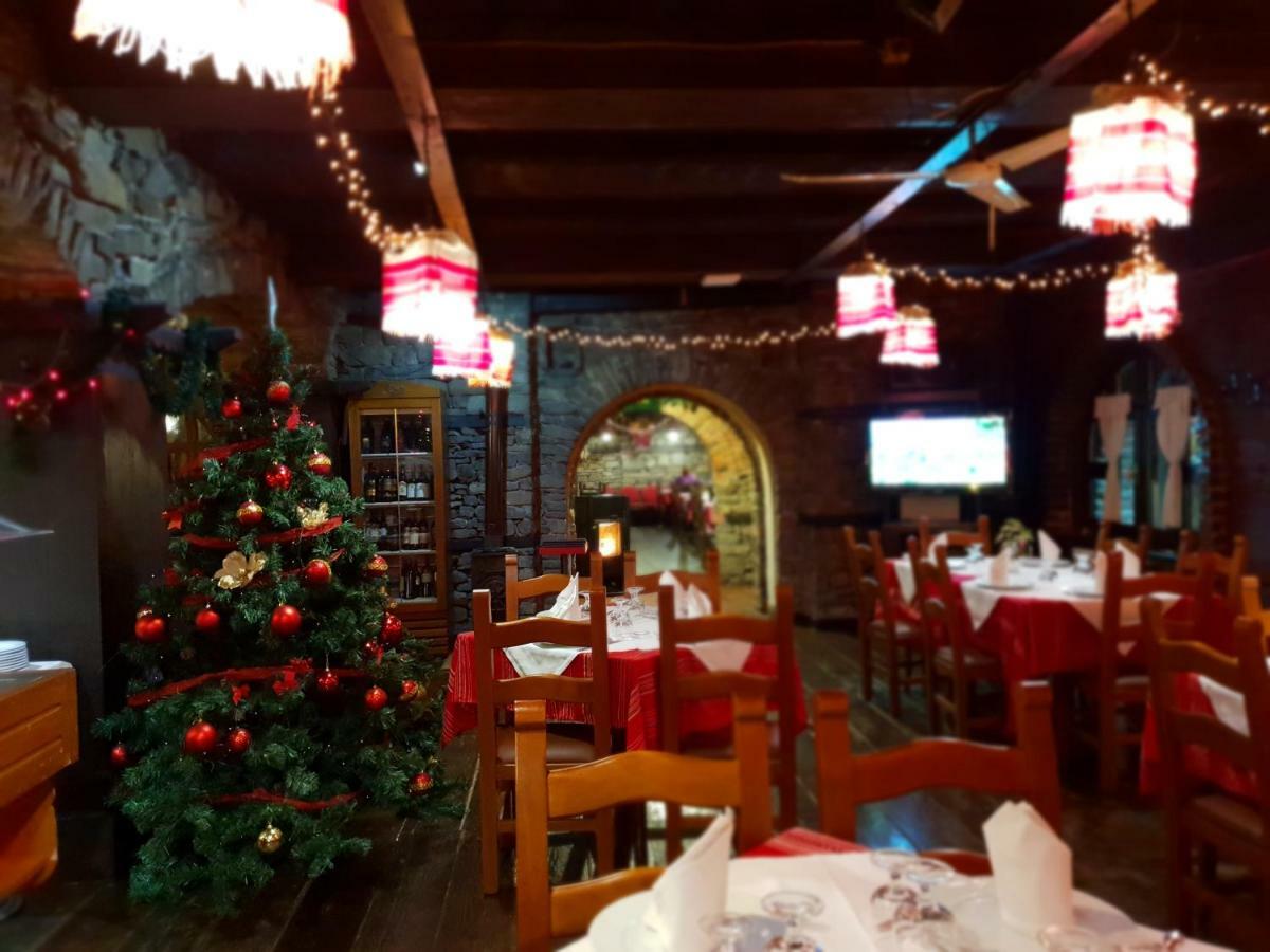 Hotel Restaurant Bujtina E Gjelit Tirana Bagian luar foto
