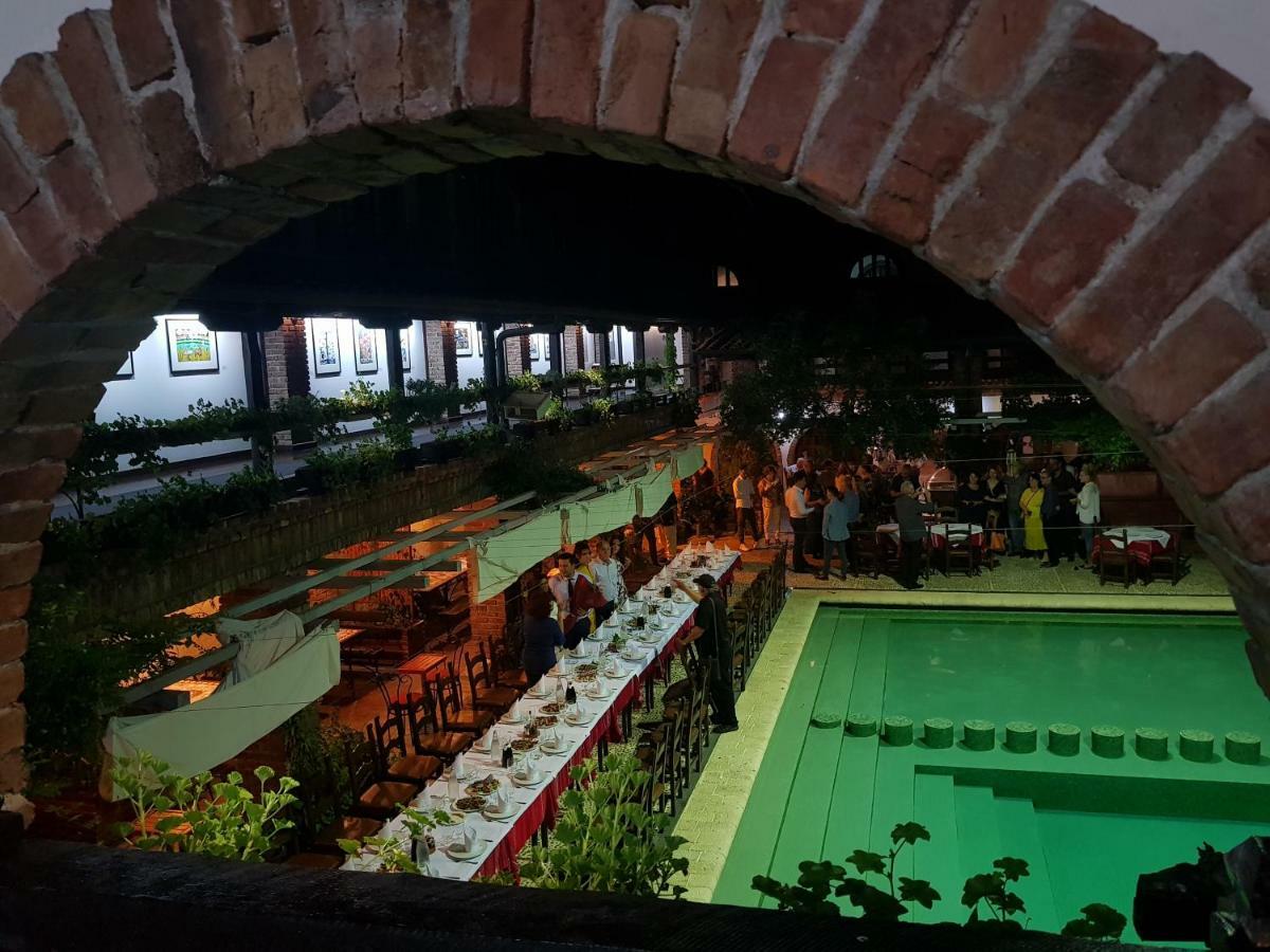 Hotel Restaurant Bujtina E Gjelit Tirana Bagian luar foto