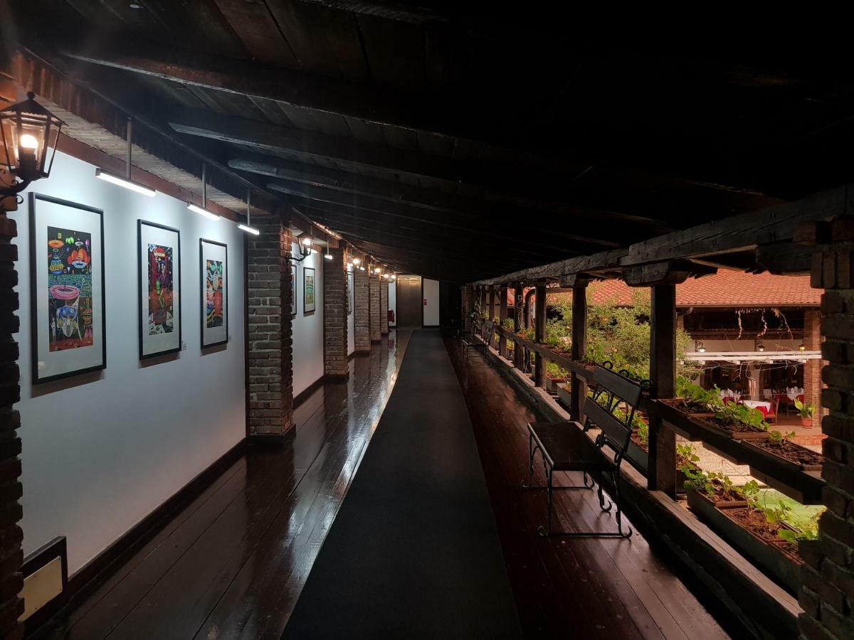 Hotel Restaurant Bujtina E Gjelit Tirana Bagian luar foto