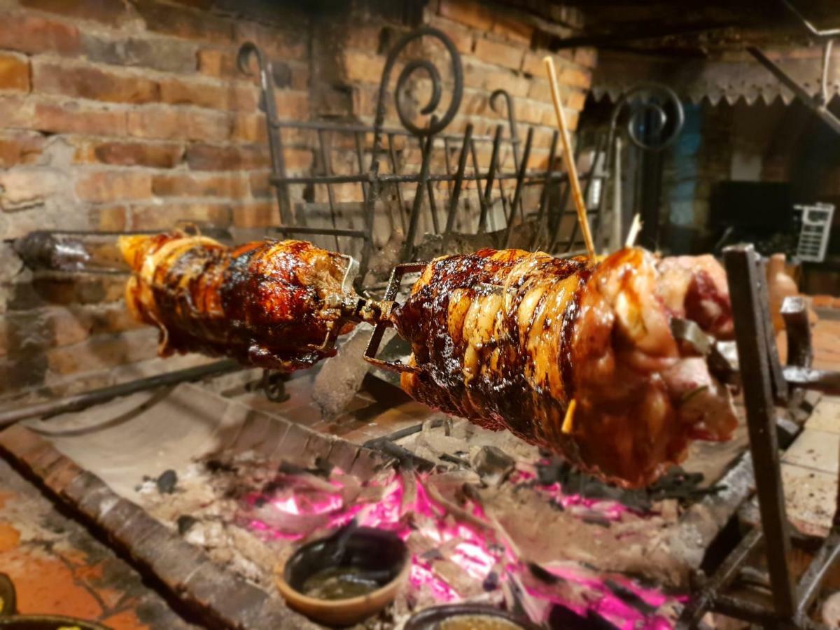 Hotel Restaurant Bujtina E Gjelit Tirana Bagian luar foto