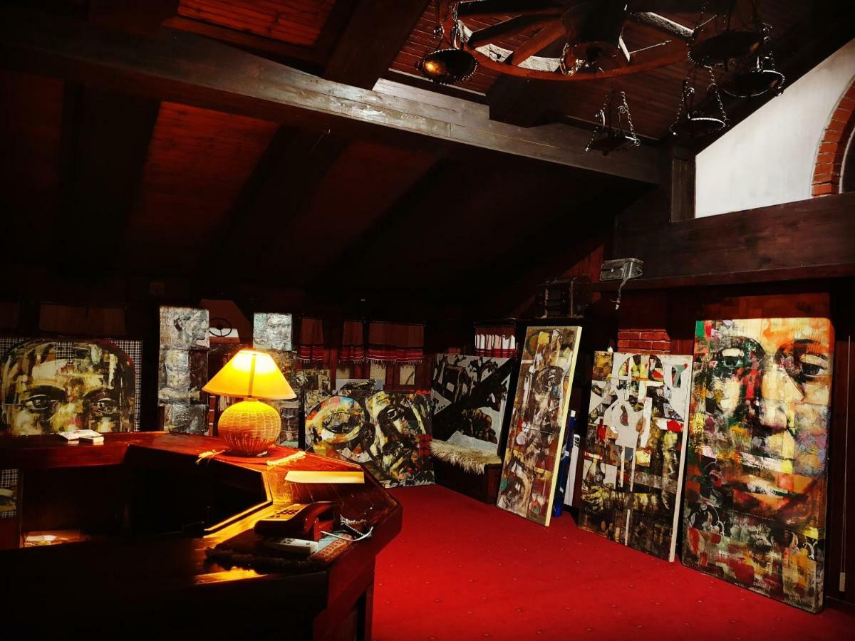 Hotel Restaurant Bujtina E Gjelit Tirana Bagian luar foto