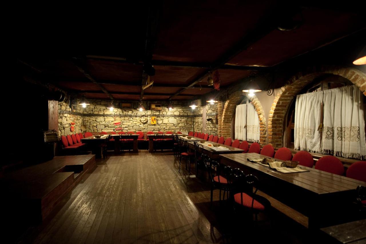 Hotel Restaurant Bujtina E Gjelit Tirana Bagian luar foto